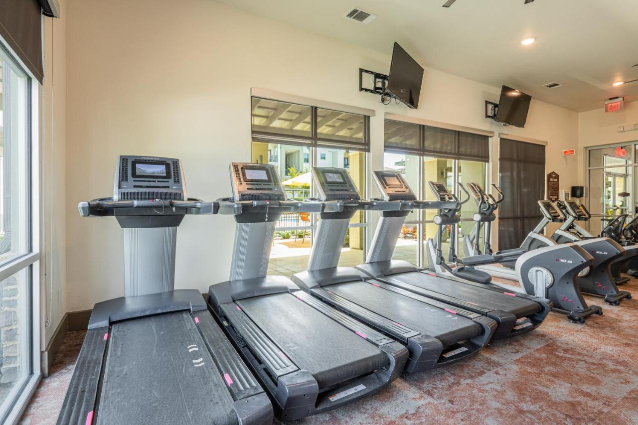 شقة Luxe 3B/2B Getaway - Pool, Gym, Parking, Pet Wash Leander المظهر الخارجي الصورة